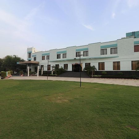 Oyo 33387 Laxmi Lawn And Resort Suite Lucknow Bagian luar foto