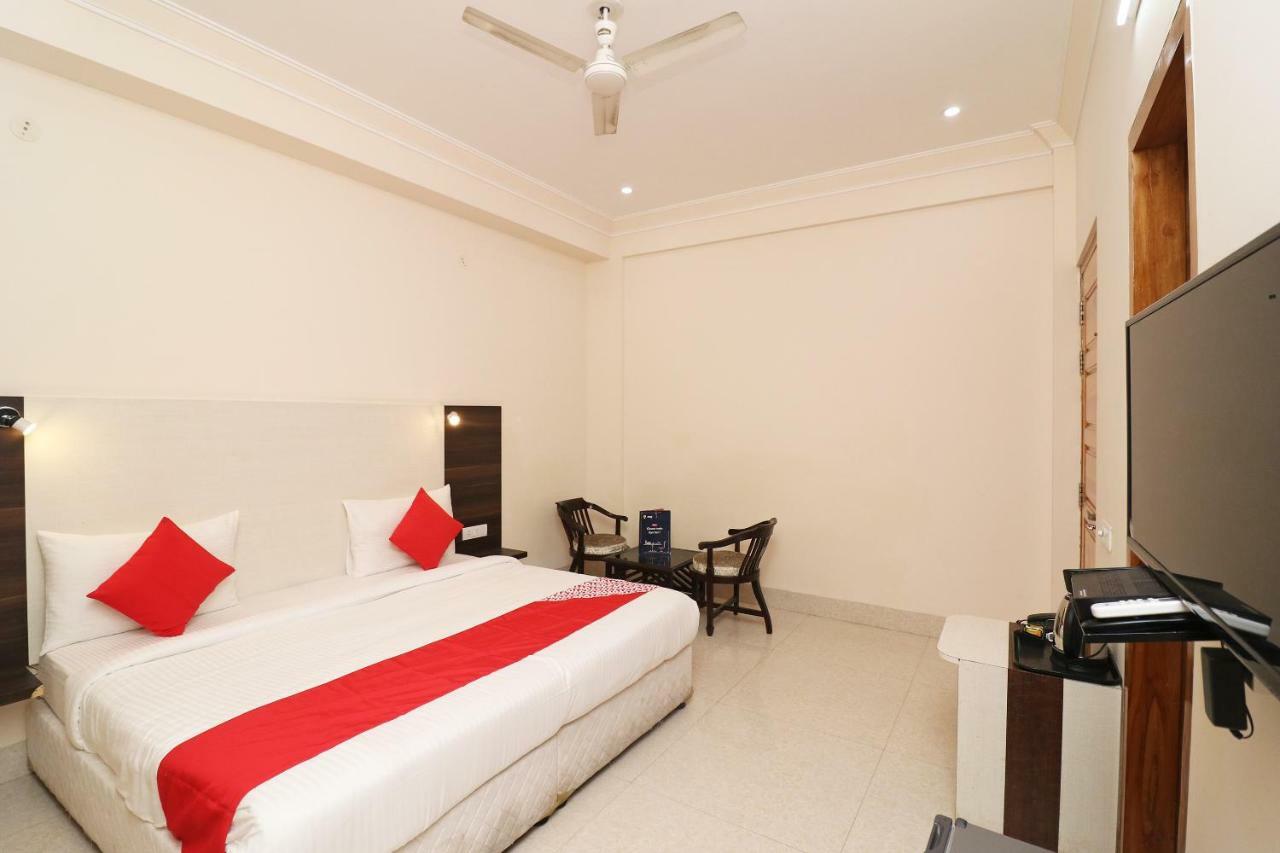 Oyo 33387 Laxmi Lawn And Resort Suite Lucknow Bagian luar foto