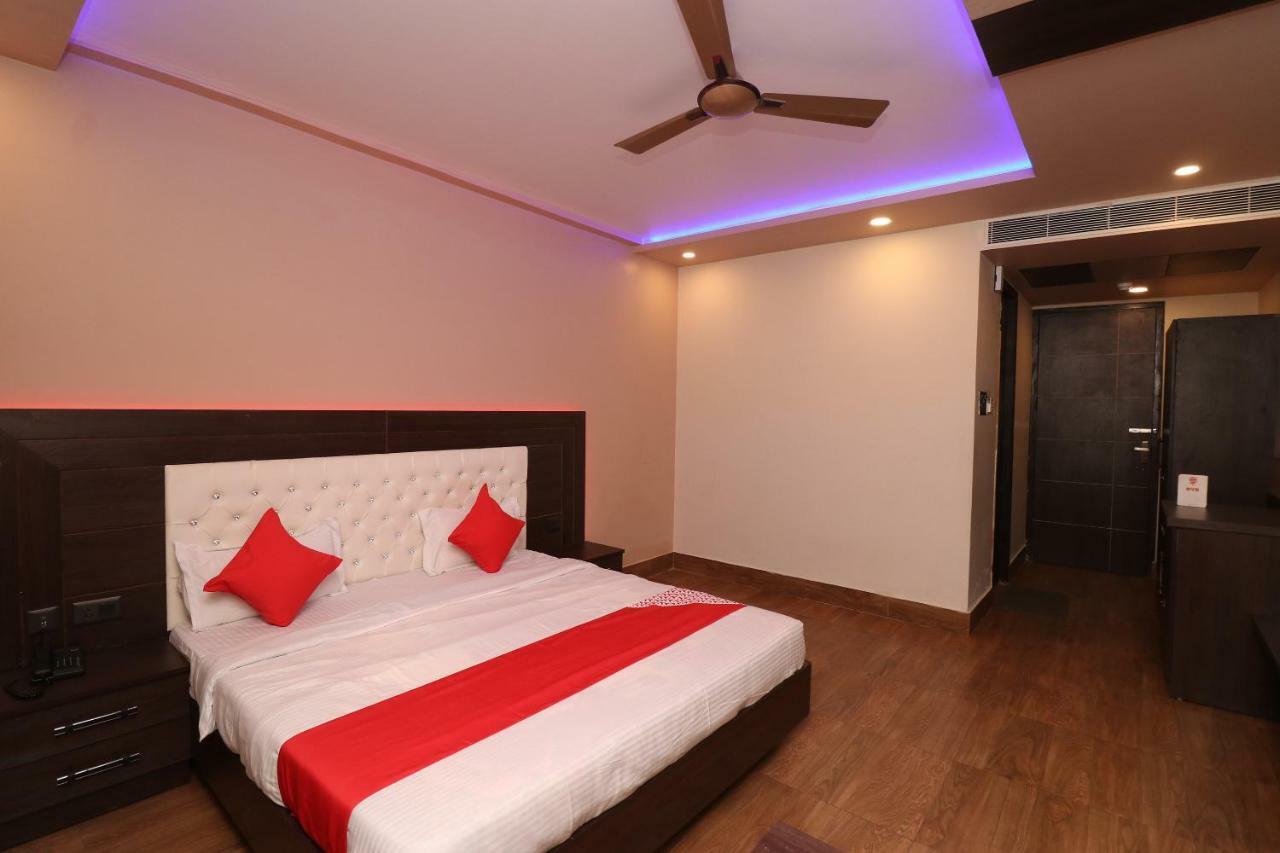 Oyo 33387 Laxmi Lawn And Resort Suite Lucknow Bagian luar foto