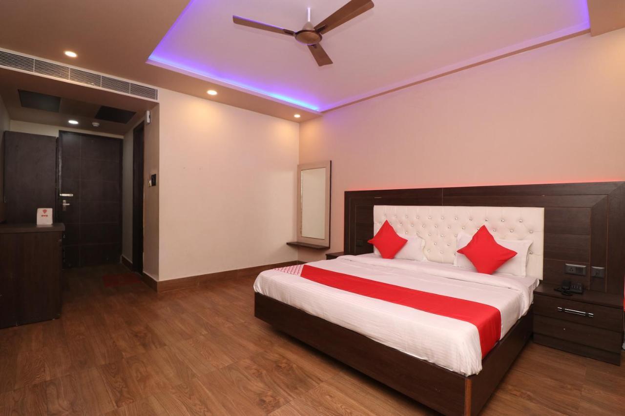 Oyo 33387 Laxmi Lawn And Resort Suite Lucknow Bagian luar foto