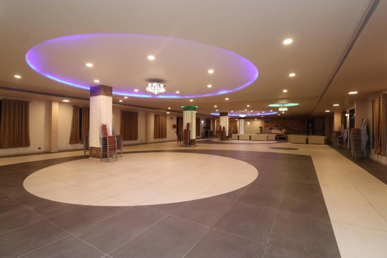 Oyo 33387 Laxmi Lawn And Resort Suite Lucknow Bagian luar foto
