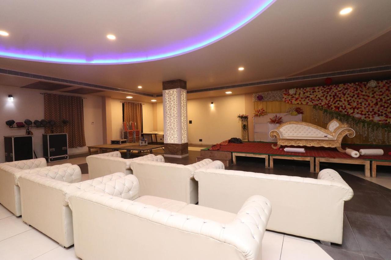 Oyo 33387 Laxmi Lawn And Resort Suite Lucknow Bagian luar foto